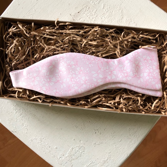 Floral Blush Pink Bow Tie - Picture 2 of 5